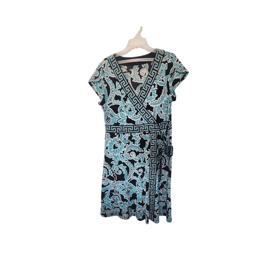 Vestido verde azulado, blanco y negro con volantes en los hombros Size Large
